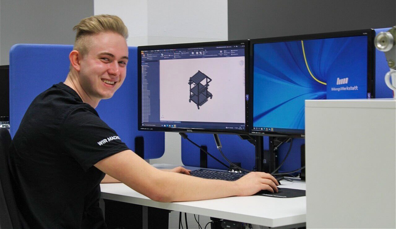 Lernender beim 3D-Modellieren